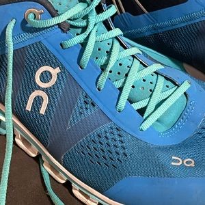 CloudFlow womens running shoes